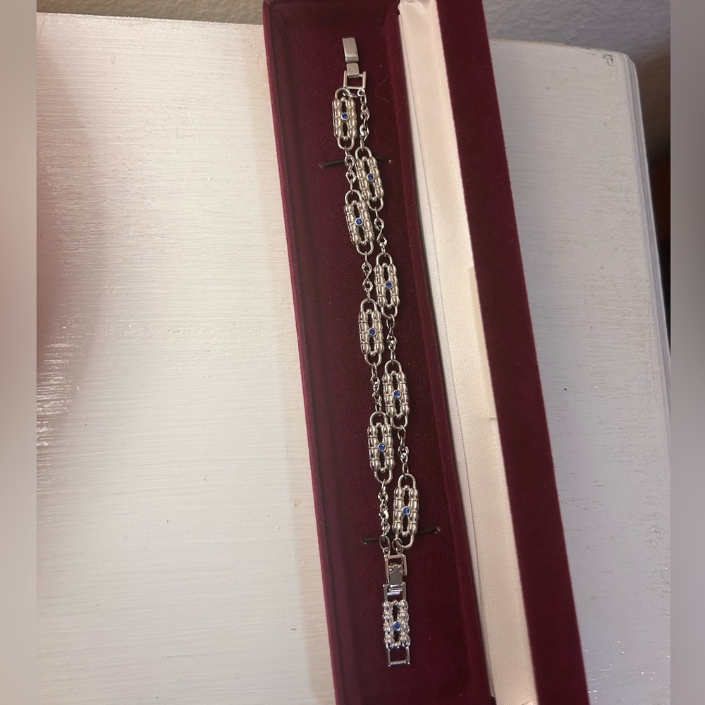 Jackie Kennedy Silver Paperclip Bracelet - Picture 2 of 6